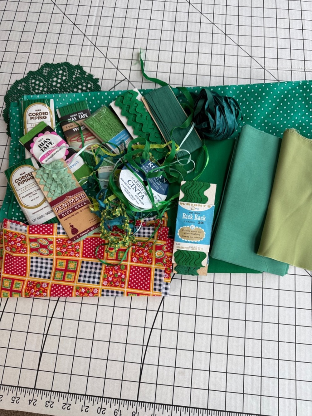 Vintage Sewing Lot Green Fabric & Trim Destash Rick Rack Bias Tape Polka Dot